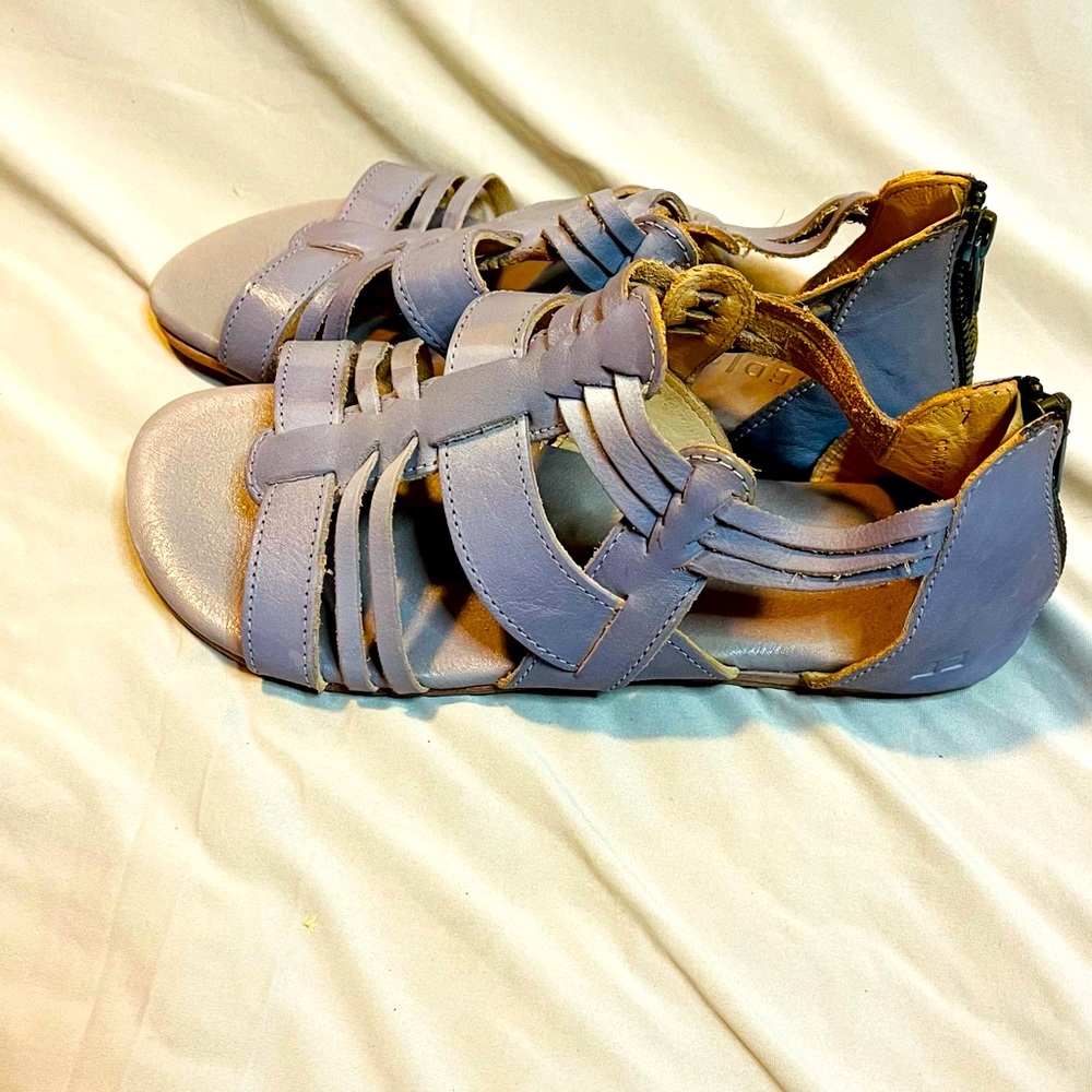 Bedstu Cara in Grey